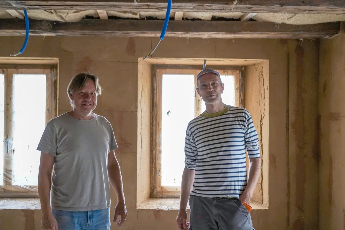 Bauleiter Beat Feurer (links) und Genossenschaftspräsident Marc Wischnitzky sind bei ihrem Projekt mit Herzblut dabei. Generationenhaus Wald